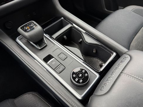 Used 2025 Nissan Pathfinder SV image 43