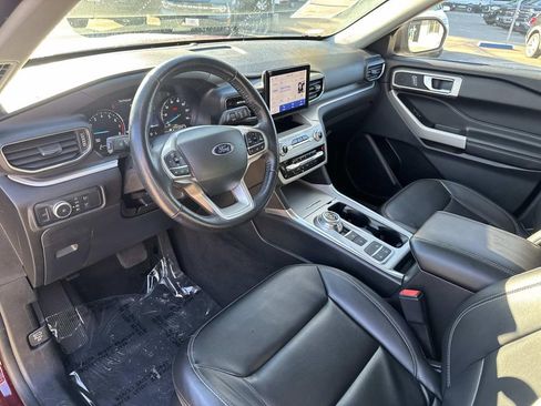 Used 2022 Ford Explorer XLT w/ Equipment Group 202A image 16