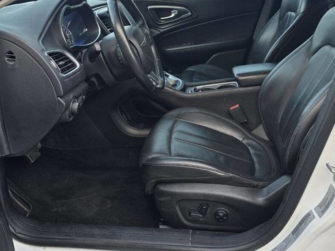 Used 2017 Chrysler 200 Limited Platinum w/ Comfort & Convenience Group image 12