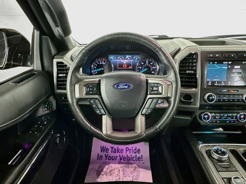 Used 2018 Ford Expedition XLT w/ Equipment Group 202A AWD/4WD image 21