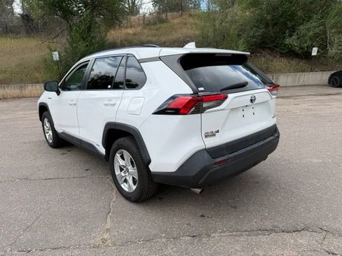 Used 2021 Toyota RAV4 LE AWD/4WD image 3