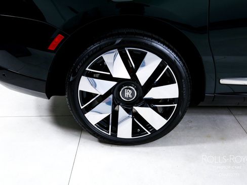 Used 2026 Rolls-Royce Cullinan AWD/4WD image 40