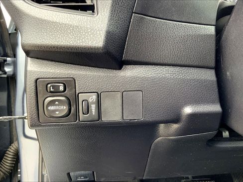 Used 2014 Toyota Corolla L image 32