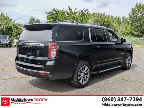 Used 2022 Chevrolet Suburban LT w/ Luxury Package AWD/4WD image 3