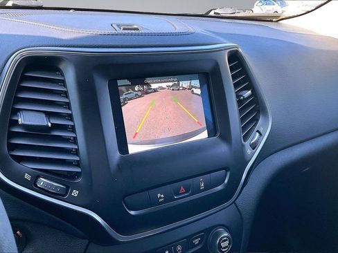 Used 2021 Jeep Cherokee Latitude Plus AWD/4WD image 20