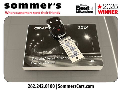 Used 2024 GMC Terrain SLE w/ Driver Convenience Package image 24