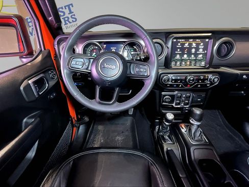 Used 2023 Jeep Wrangler Unlimited w/ Cold Weather Group AWD/4WD image 9