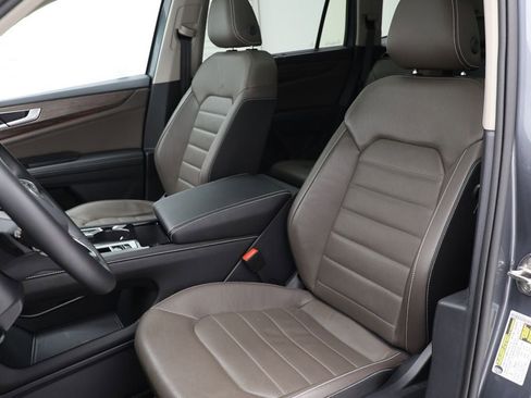 Used 2025 Volkswagen Atlas SEL image 17