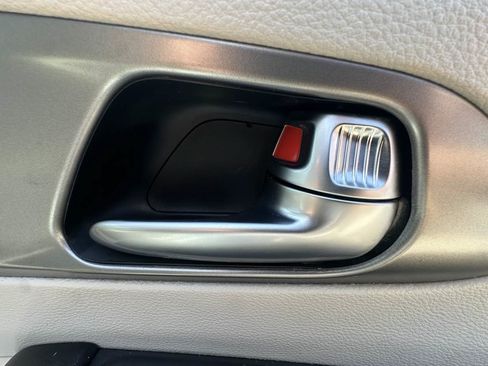 Used 2021 Chrysler Pacifica Touring-L FWD image 30