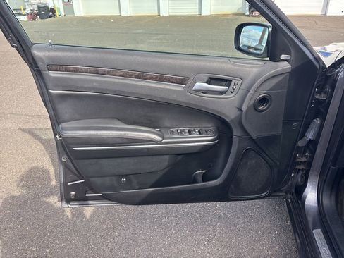 Used 2018 Chrysler 300 Limited w/ Safetytec Plus Group image 10