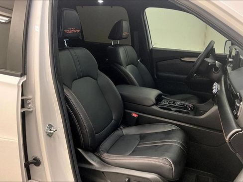 Used 2025 Honda Pilot TrailSport image 6
