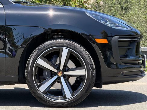 Used 2026 Porsche Macan AWD/4WD image 12