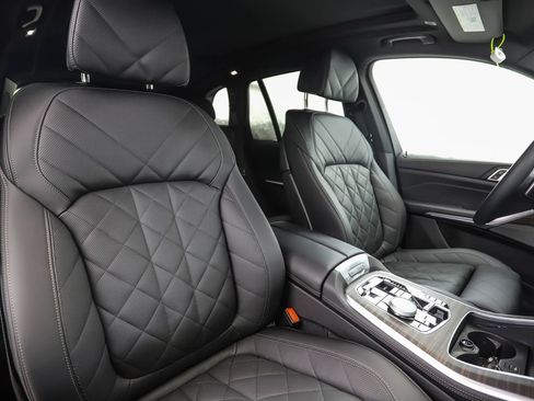 Certified 2025 BMW X5 xDrive50e image 32