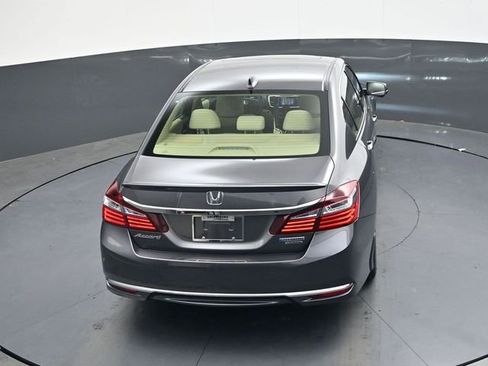 Used 2017 Honda Accord Touring image 26