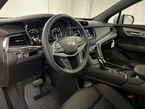 New 2025 Cadillac XT5 Luxury image 13