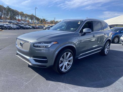 Used 2017 Volvo XC90 T8 Inscription w/ Vision Package image 3
