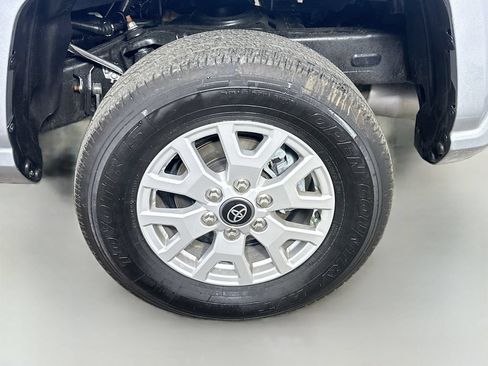 Used 2025 Toyota Tacoma SR5 AWD/4WD image 8