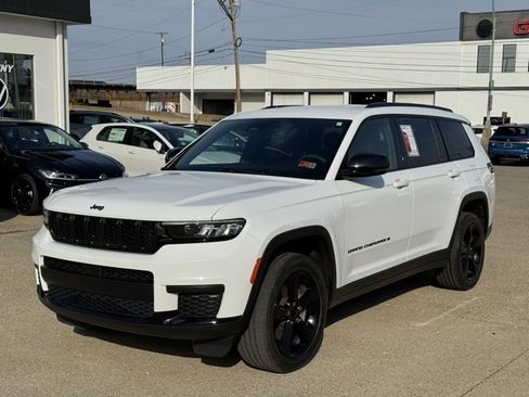Used 2023 Jeep Grand Cherokee L Laredo image 1