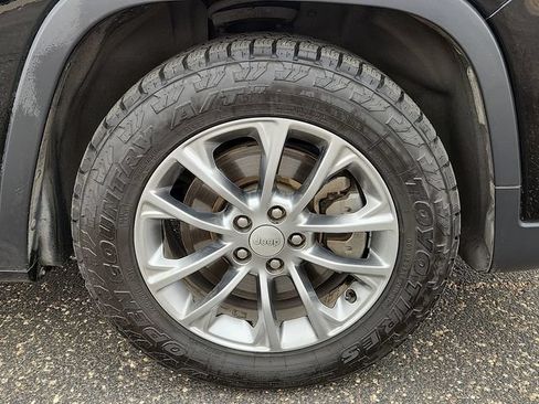 Used 2019 Jeep Cherokee Latitude Plus FWD image 7