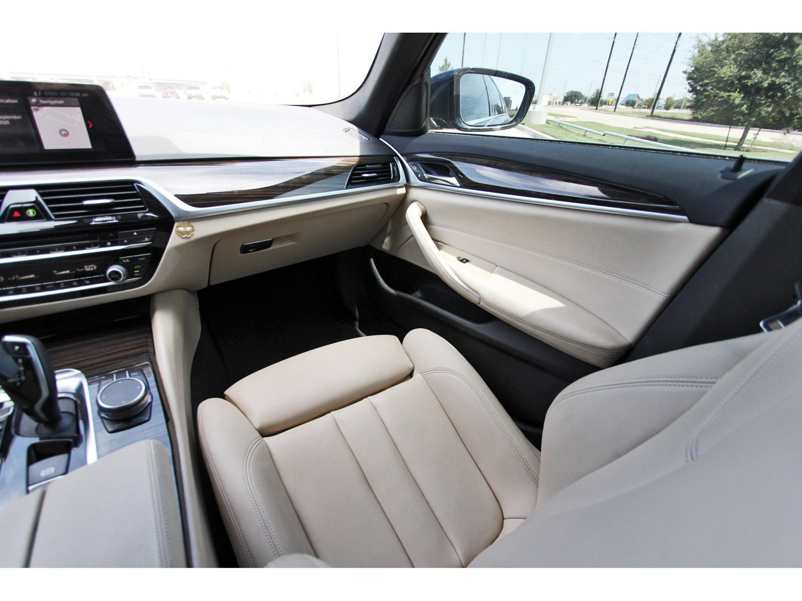 Used 2019 BMW 530e w/ Convenience Package RWD image 11