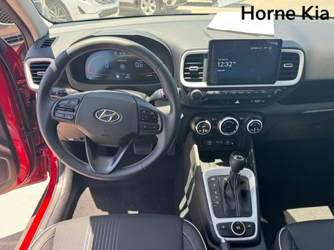 Used 2025 Hyundai Venue Limited FWD image 13