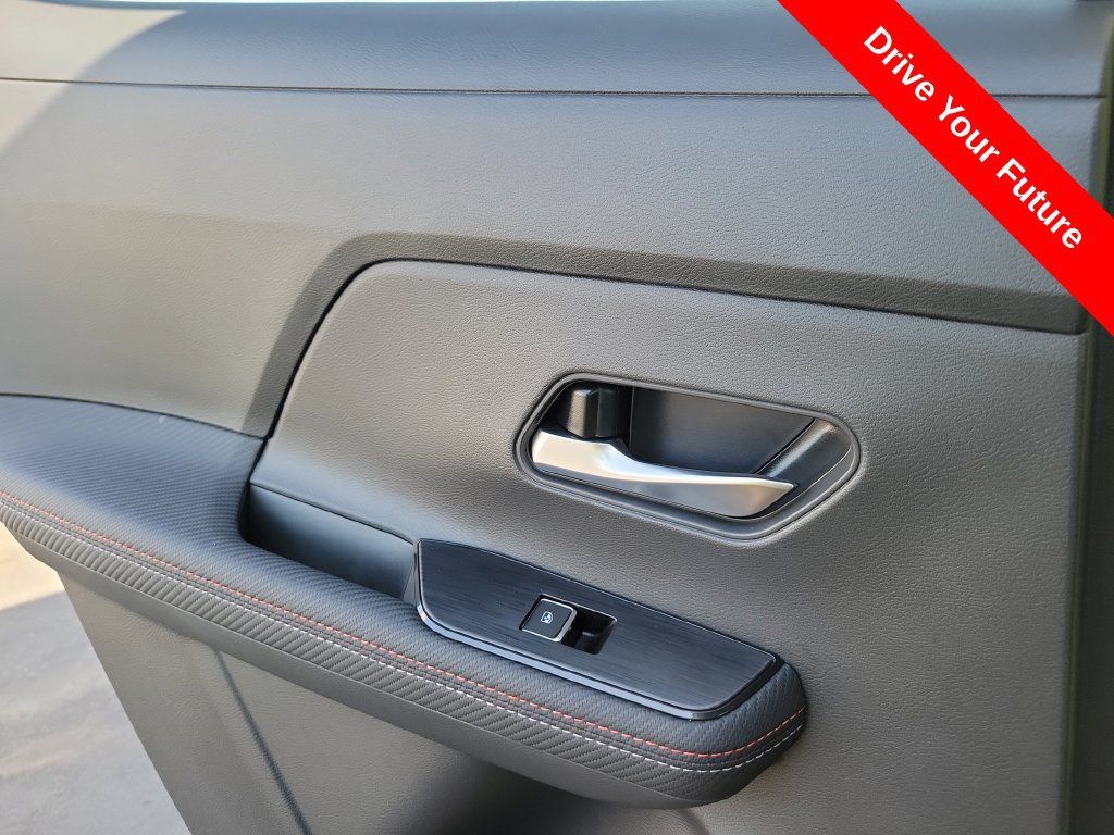 Used 2025 Nissan Kicks SR AWD/4WD image 21