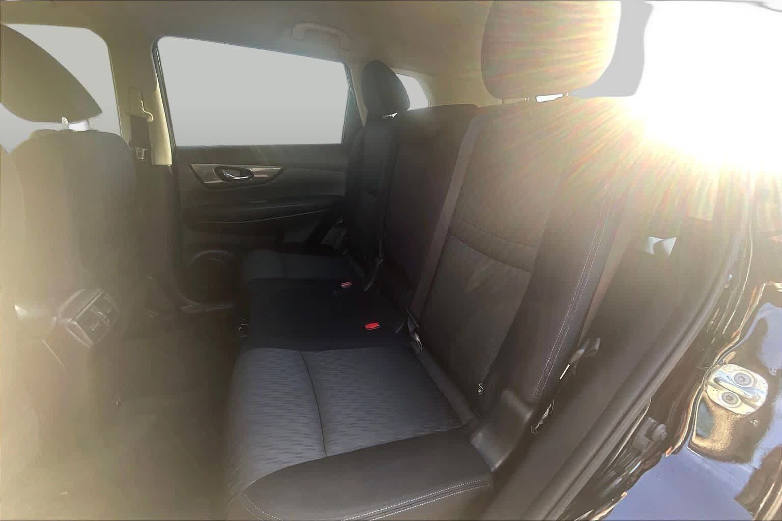 Used 2020 Nissan Rogue SV FWD image 20