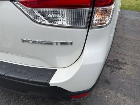 Used 2022 Subaru Forester Premium AWD/4WD image 6