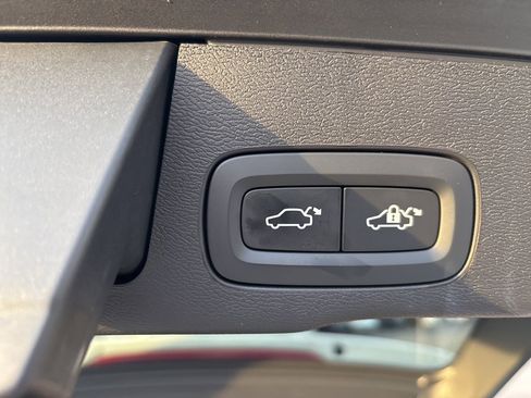 Used 2025 Volvo XC60 B5 Plus image 47