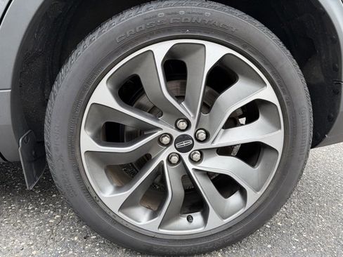 Used 2022 Lincoln Nautilus Reserve image 17