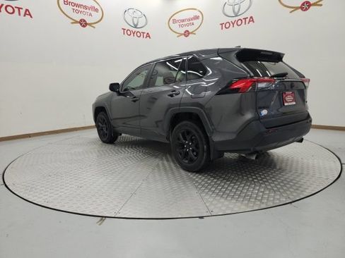 Used 2022 Toyota RAV4 LE FWD image 6