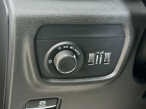 Used 2022 Jeep Grand Cherokee L Laredo image 10