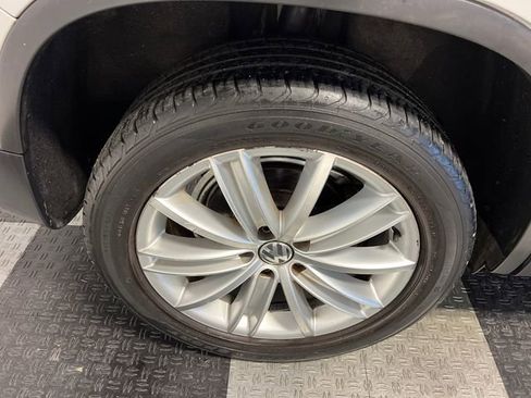 Used 2014 Volkswagen Tiguan S image 14