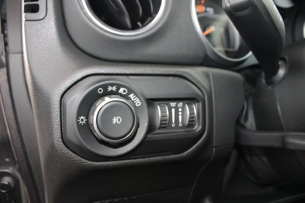 Used 2021 Jeep Wrangler Unlimited Sahara AWD/4WD image 25