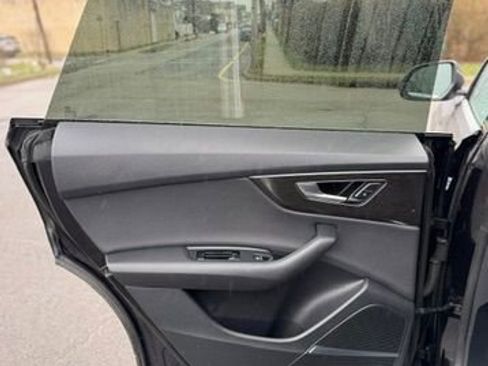 Used 2019 Audi Q8 Premium Plus w/ Premium Plus image 23