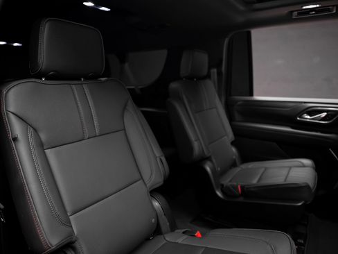 Used 2024 Chevrolet Suburban RST w/ Luxury Package image 59