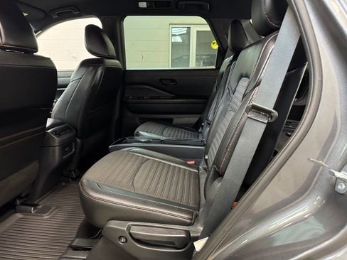 Used 2025 Nissan Pathfinder Rock Creek AWD/4WD image 15