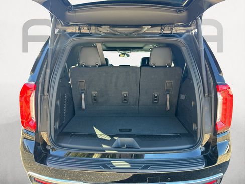 Used 2023 GMC Yukon SLT image 12