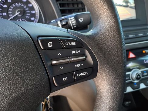 Used 2020 Hyundai Elantra SE image 24