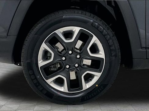 Used 2018 Jeep Compass Trailhawk w/ Leather Interior Group AWD/4WD image 26