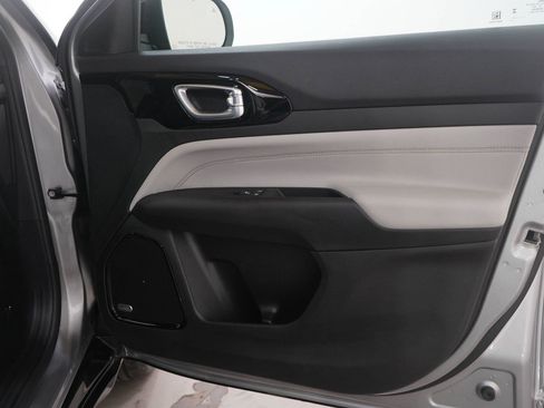 Used 2023 Jeep Compass Limited w/ Elite Group image 9