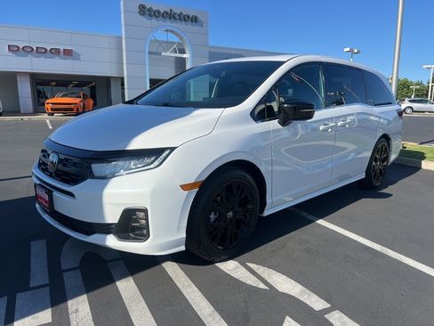 Used 2025 Honda Odyssey Sport-L image 4