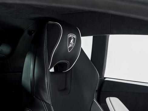 Used 2020 Lamborghini Huracan EVO RWD image 33