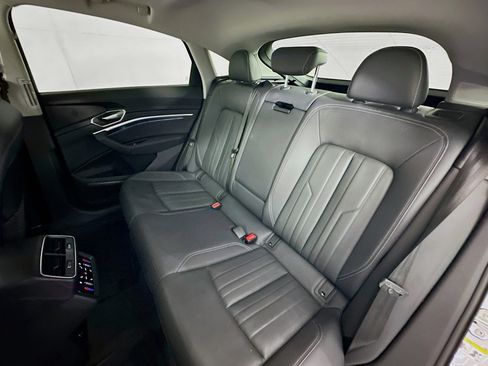Used 2022 Audi e-tron Premium Plus w/ Premium Plus Package AWD/4WD image 24
