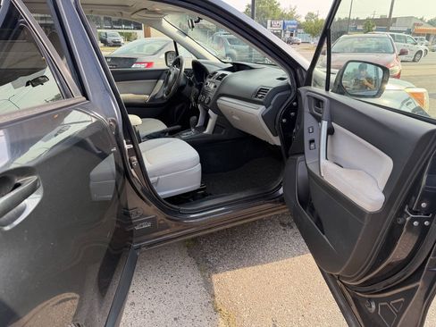 Used 2014 Subaru Forester 2.5i Premium AWD/4WD image 8
