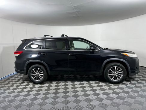 Used 2017 Toyota Highlander XLE FWD image 4
