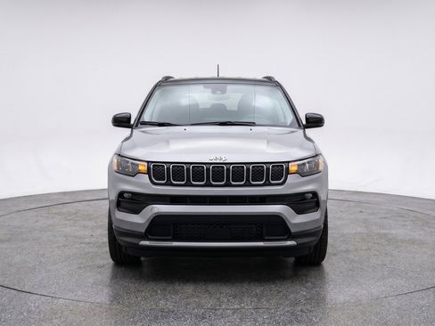 Used 2025 Jeep Compass Limited AWD/4WD image 2
