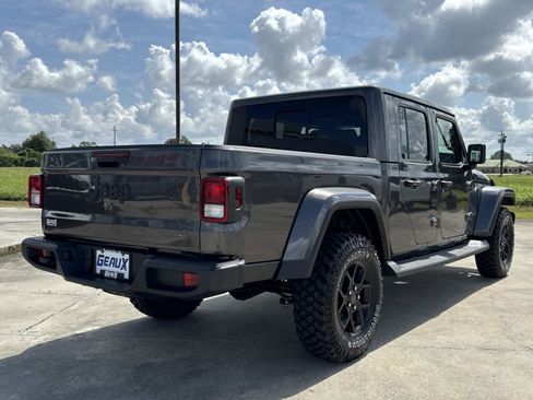 New 2025 Jeep Gladiator Sport image 12
