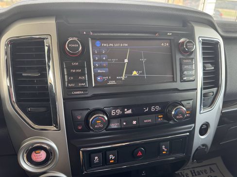 Used 2018 Nissan Titan SV w/ SV Convenience Package AWD/4WD image 30