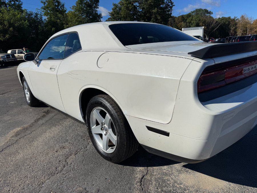 Used 2010 Dodge Challenger SE RWD image 10